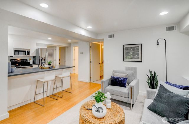 2308 NE 123rd Street, Seattle, WA 98125