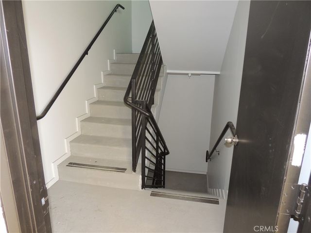 22735 Del Valle Street 1, Woodland Hills, CA 91364