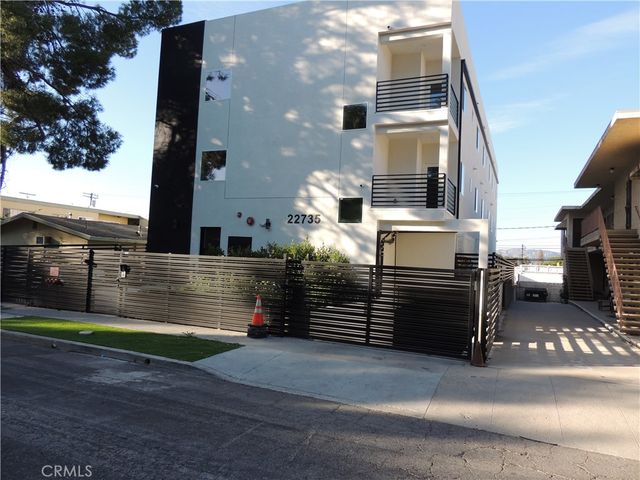 22735 Del Valle Street 1, Woodland Hills, CA 91364