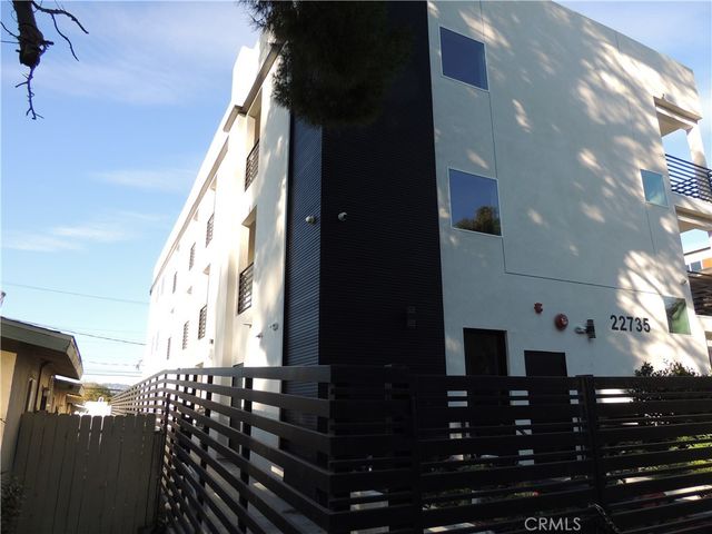 22735 Del Valle Street 1, Woodland Hills, CA 91364