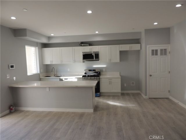 22735 Del Valle Street 1, Woodland Hills, CA 91364