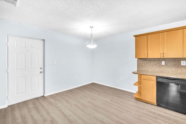 6881 NW 173rd Dr H-202, Hialeah, FL 33015