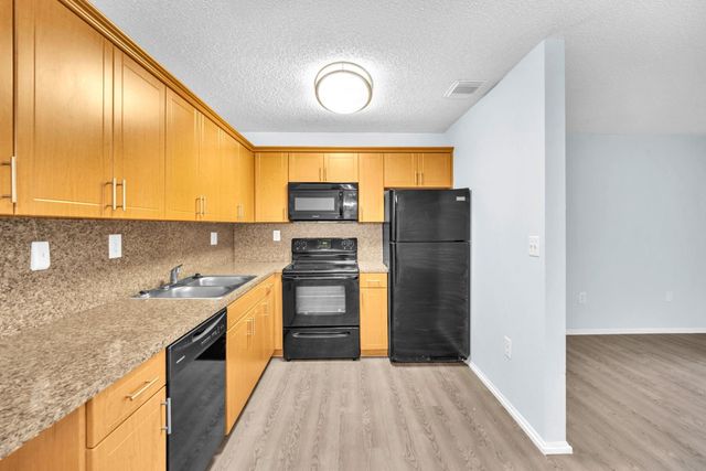 6881 NW 173rd Dr H-202, Hialeah, FL 33015