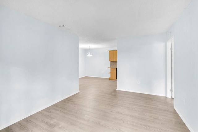 6881 NW 173rd Dr H-202, Hialeah, FL 33015