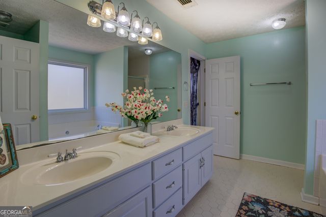 160 Vinnys Way, Covington, GA 30014