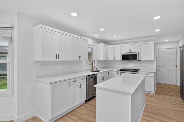 13500 Cambridge Court, Plymouth, MI 48170