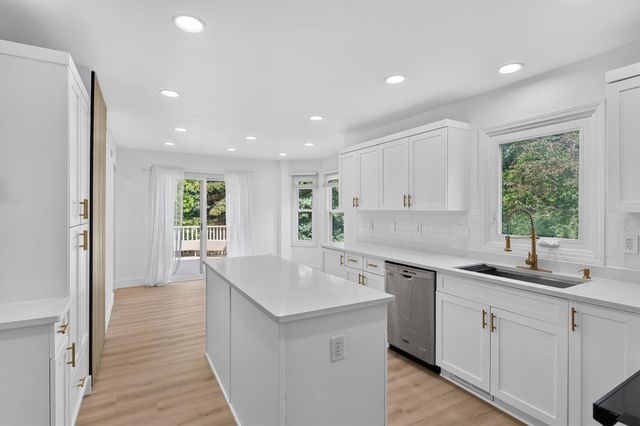13500 Cambridge Court, Plymouth, MI 48170