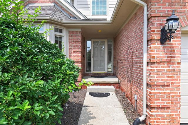 13500 Cambridge Court, Plymouth, MI 48170