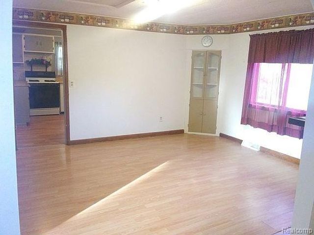 1050 W Mclean Avenue, Flint, MI 48507