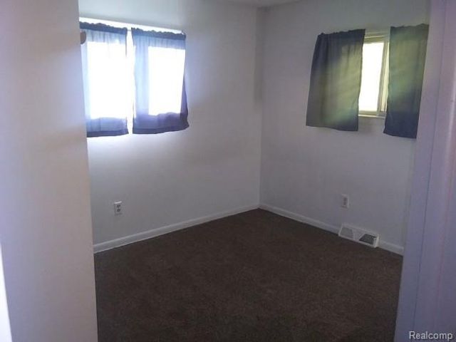 1050 W Mclean Avenue, Flint, MI 48507