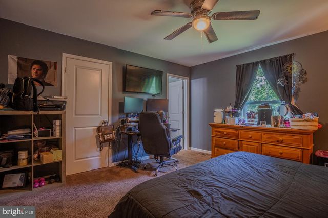 236 CATCH RELEASE CT, Inwood, WV 25428