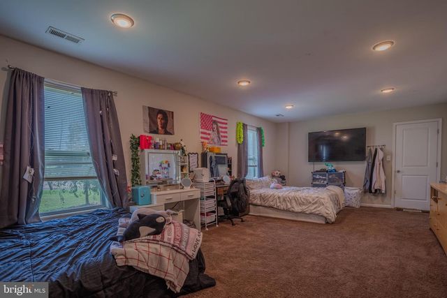 236 CATCH RELEASE CT, Inwood, WV 25428