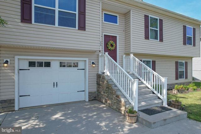 236 CATCH RELEASE CT, Inwood, WV 25428