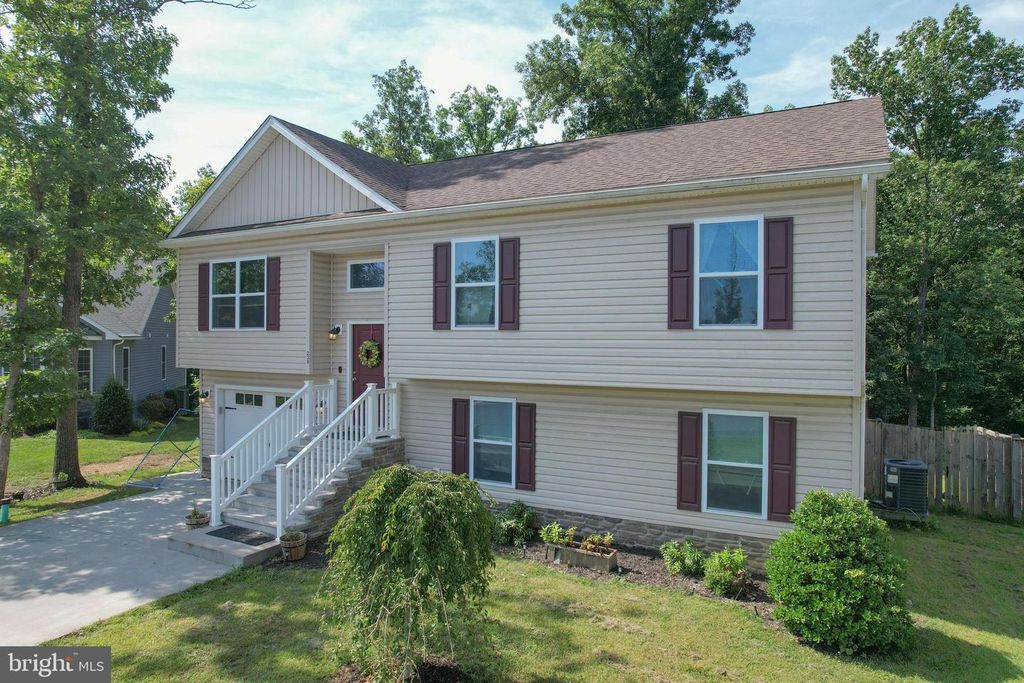 236 CATCH RELEASE CT, Inwood, WV 25428