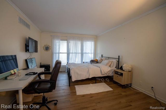 5206 ROYAL VALE, Dearborn, MI 48126