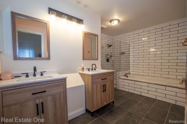 5206 ROYAL VALE, Dearborn, MI 48126