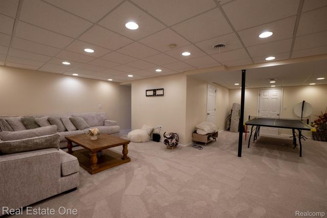 5206 ROYAL VALE, Dearborn, MI 48126