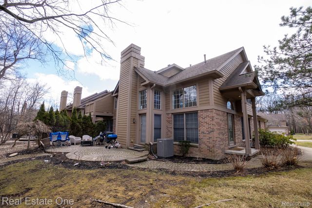 5206 ROYAL VALE, Dearborn, MI 48126