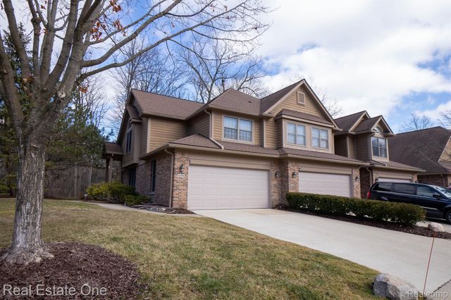 5206 ROYAL VALE, Dearborn, MI 48126