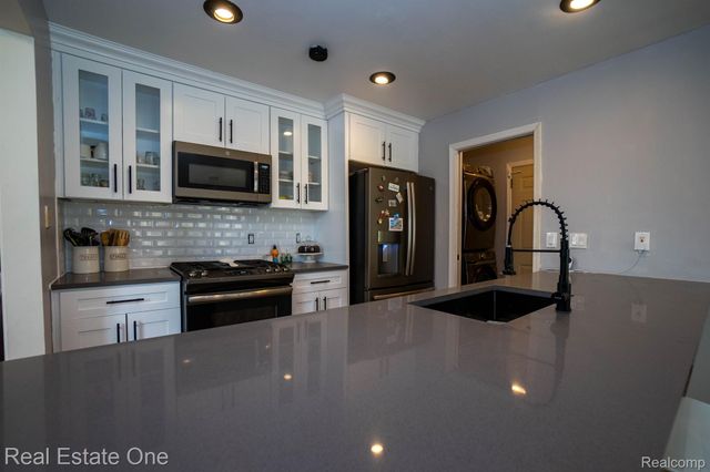 5206 ROYAL VALE, Dearborn, MI 48126