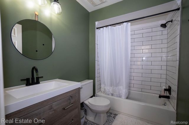 5206 ROYAL VALE, Dearborn, MI 48126