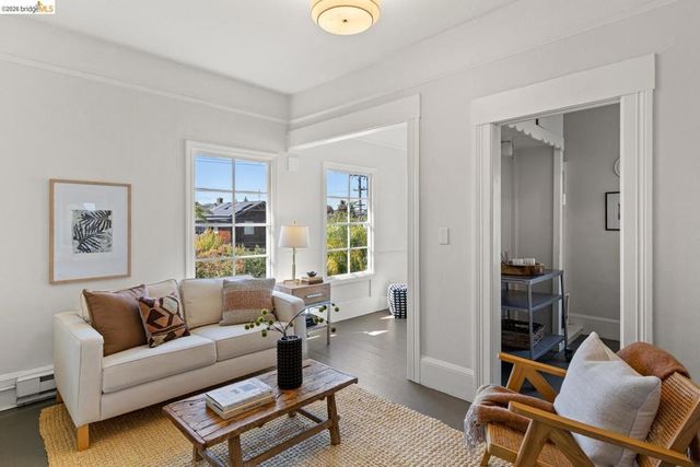 2833 Regent St, Berkeley, CA 94705