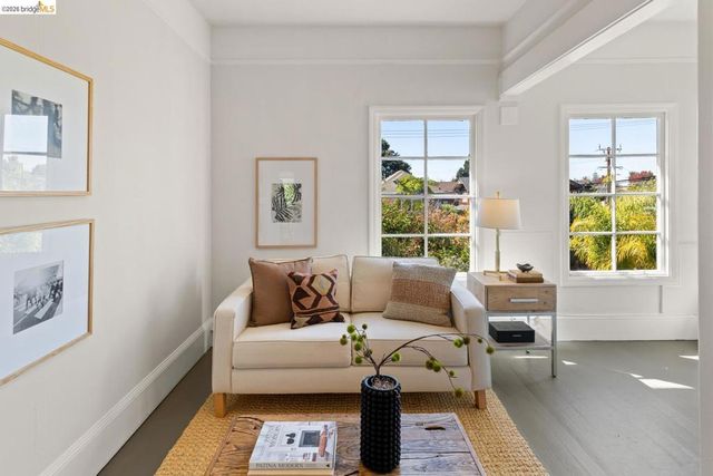 2833 Regent St, Berkeley, CA 94705
