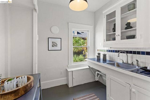 2833 Regent St, Berkeley, CA 94705