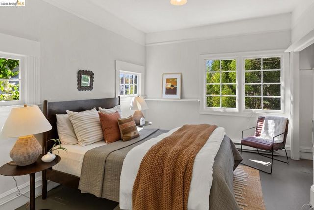 2833 Regent St, Berkeley, CA 94705
