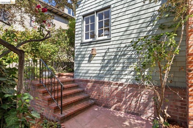 2833 Regent St, Berkeley, CA 94705