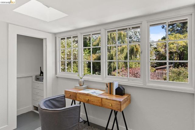 2833 Regent St, Berkeley, CA 94705
