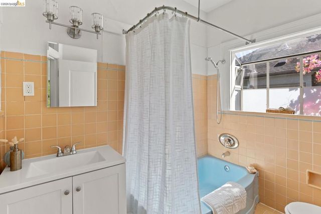 2833 Regent St, Berkeley, CA 94705