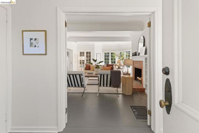2833 Regent St, Berkeley, CA 94705