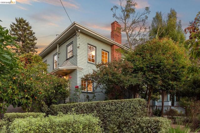 2833 Regent St, Berkeley, CA 94705