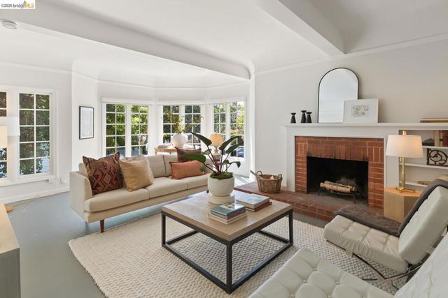2833 Regent St, Berkeley, CA 94705