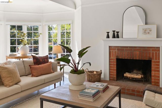 2833 Regent St, Berkeley, CA 94705