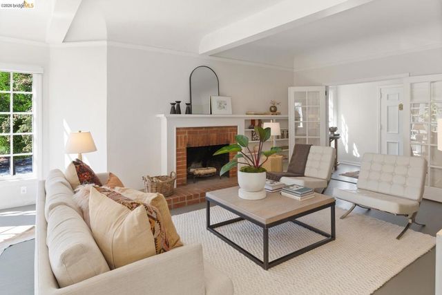 2833 Regent St, Berkeley, CA 94705