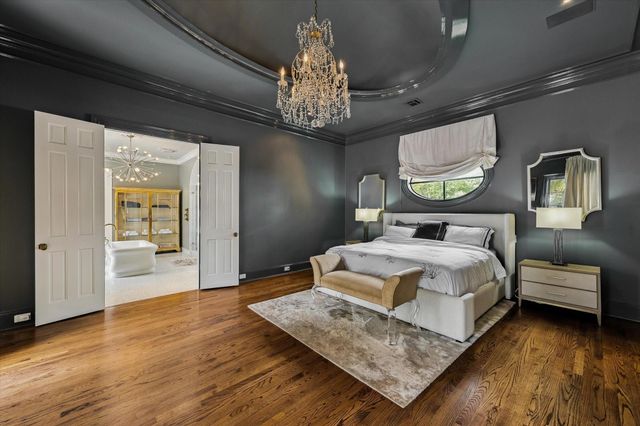 24 Crestwood Drive, Houston, TX 77007