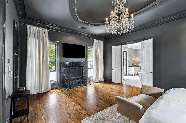 24 Crestwood Drive, Houston, TX 77007