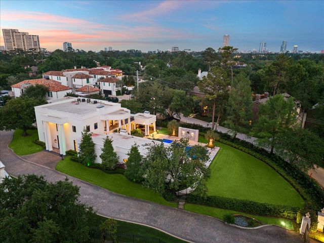 24 Crestwood Drive, Houston, TX 77007
