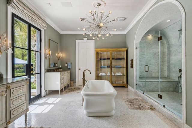 24 Crestwood Drive, Houston, TX 77007