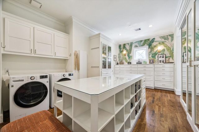 24 Crestwood Drive, Houston, TX 77007