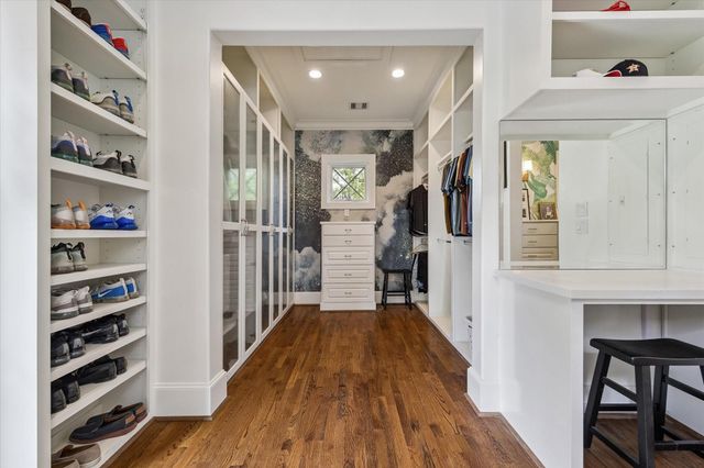 24 Crestwood Drive, Houston, TX 77007