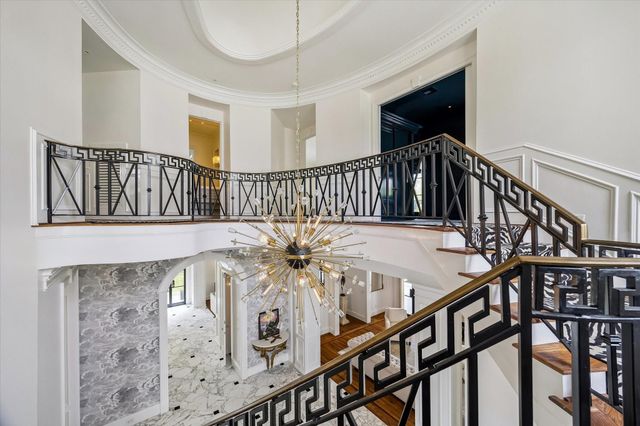 24 Crestwood Drive, Houston, TX 77007