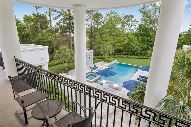 24 Crestwood Drive, Houston, TX 77007