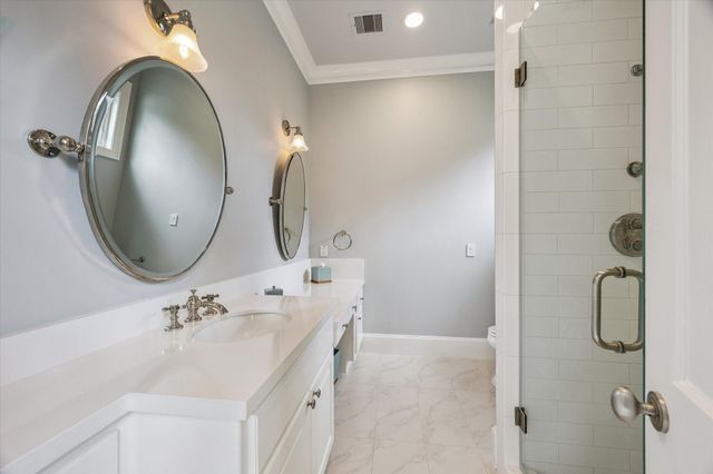 24 Crestwood Drive, Houston, TX 77007