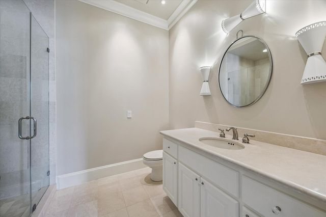 24 Crestwood Drive, Houston, TX 77007