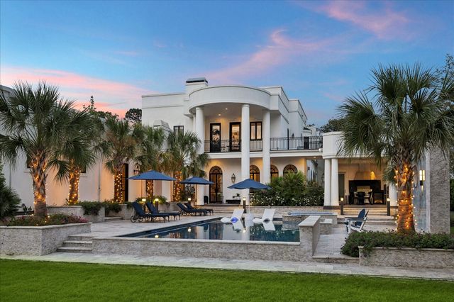 24 Crestwood Drive, Houston, TX 77007