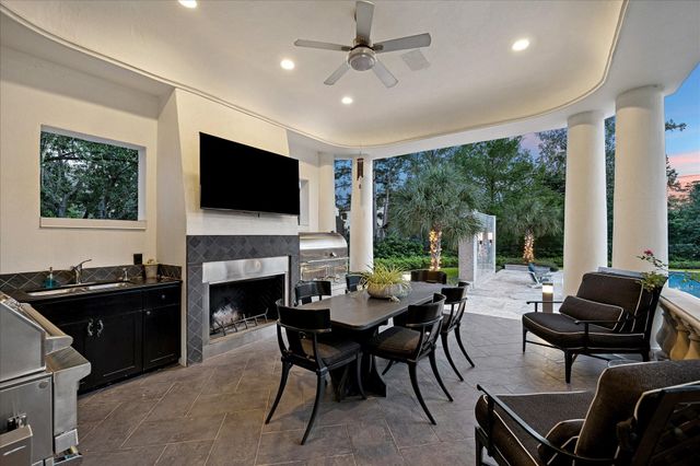 24 Crestwood Drive, Houston, TX 77007