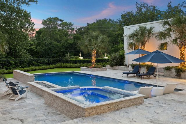 24 Crestwood Drive, Houston, TX 77007